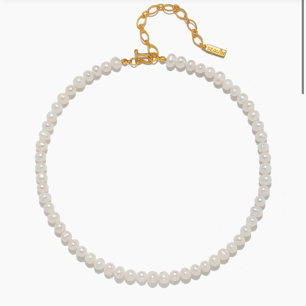 Sequin Jewelry -  Elegant Pearl Necklace with Gold Accents